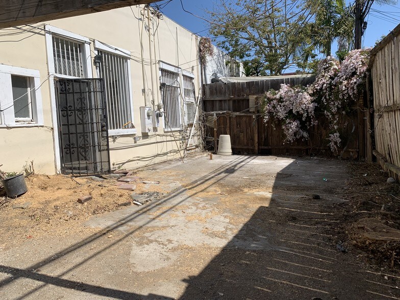 More Photos Of 1110-1116 Abbot Kinney Blvd, Venice Storefront Retail Office For Lease