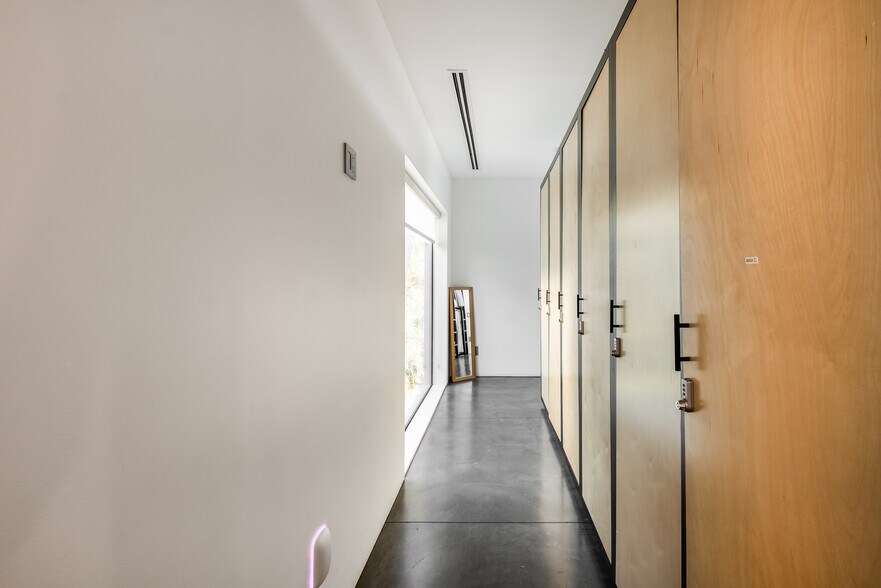 More Photos Of 2478 Penmar Ave, Venice Dormitory For Sale