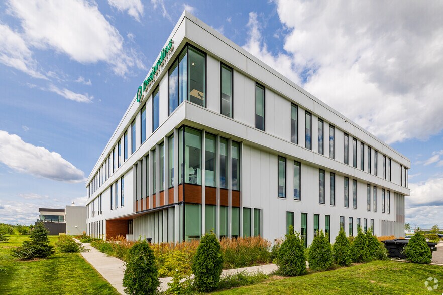 More Photos Of 551 Rue Louis-Blériot, Mascouche Office For Lease