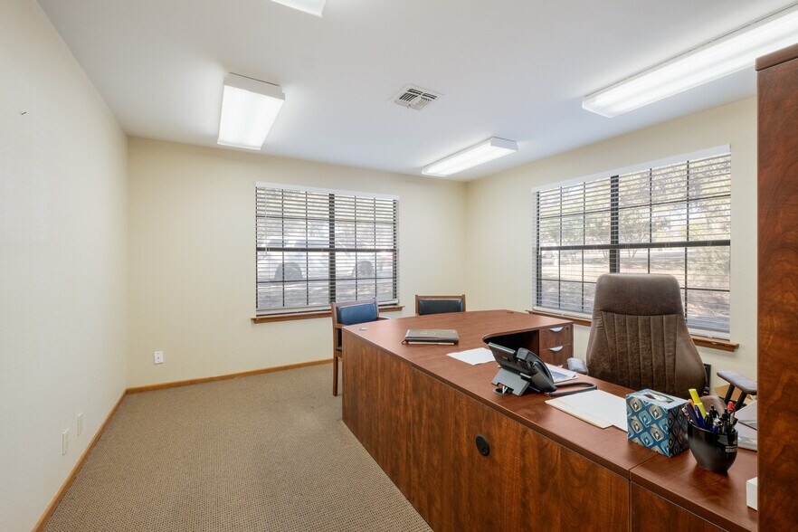 More Photos Of 14893 Bandera Rd, Helotes Office For Lease