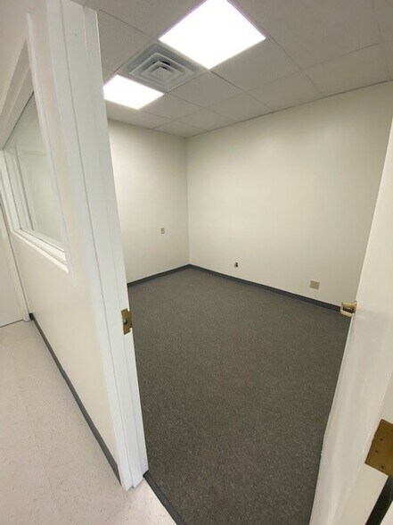 More Photos Of 11751-11767 W 86th Ter, Lenexa Warehouse For Lease