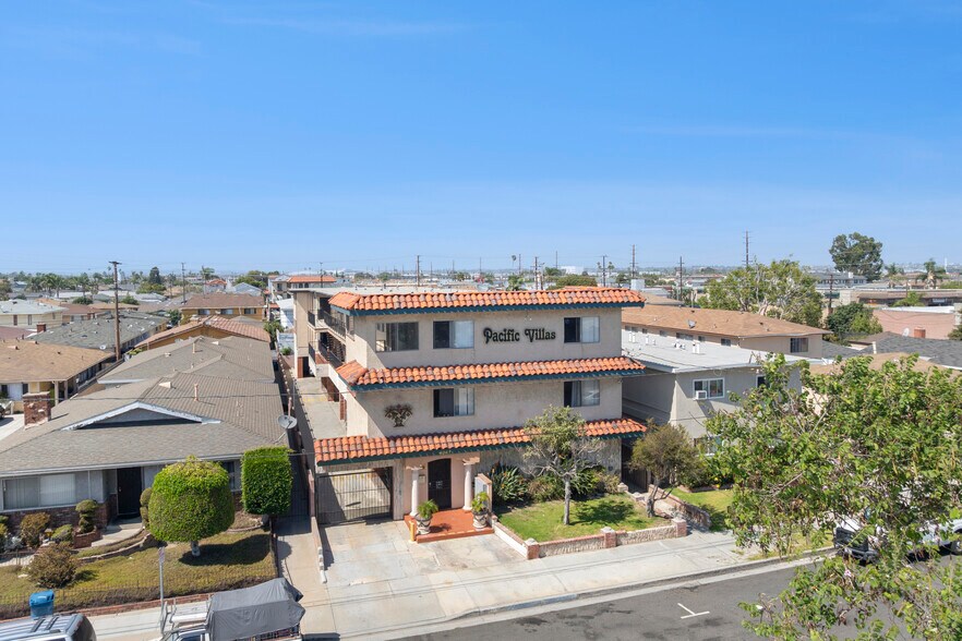 More Photos Of 4047 W 136th St, Hawthorne Apartments For Sale