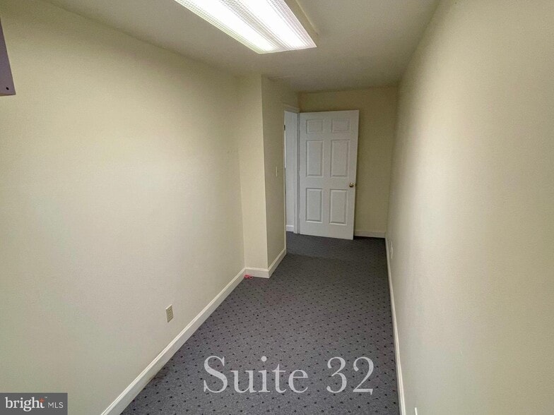 More Photos Of 5201-5215 W Woodmill Dr, Wilmington Medical For Sale