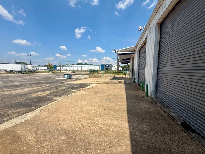More Photos Of 2005 Tile Factory Rd, Palestine Manufacturing For Lease