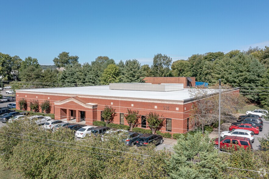 More Photos Of 235 Noah Dr, Franklin Loft Creative Space For Lease