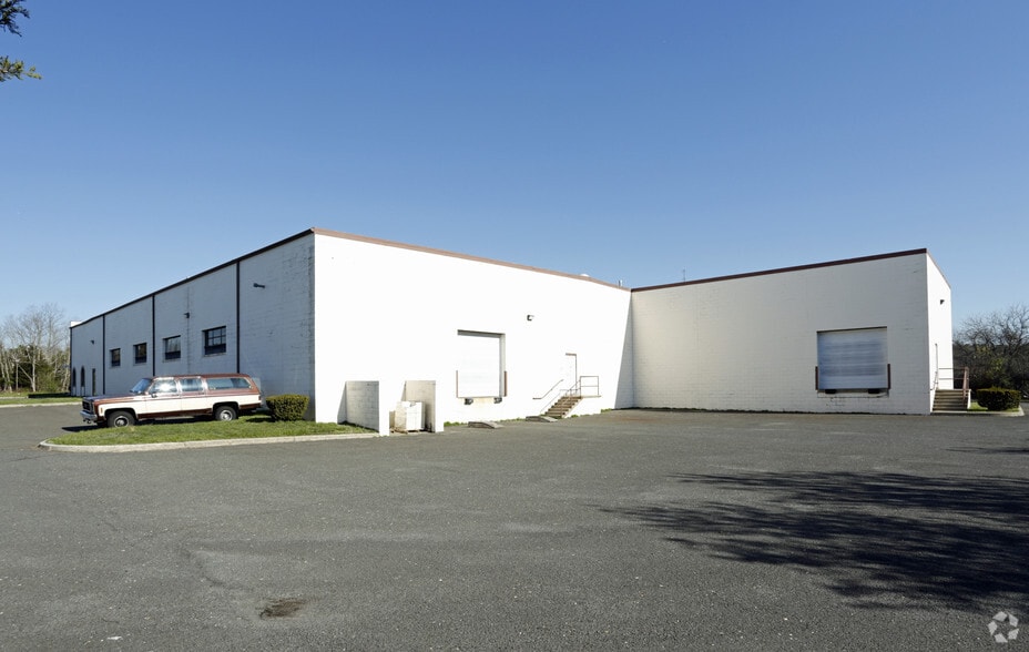 More Photos Of 1776 Bloomsbury Ave, Ocean Warehouse For Sale