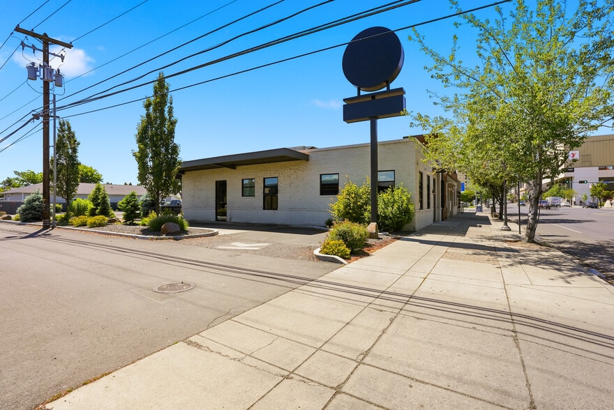 More Photos Of 602 E Yakima Ave, Yakima Storefront Retail Office For Lease
