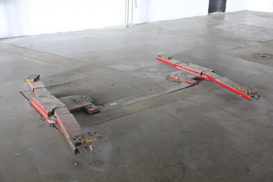 More Photos Of 2080 Harlem Ave, Riverside Auto Repair For Lease