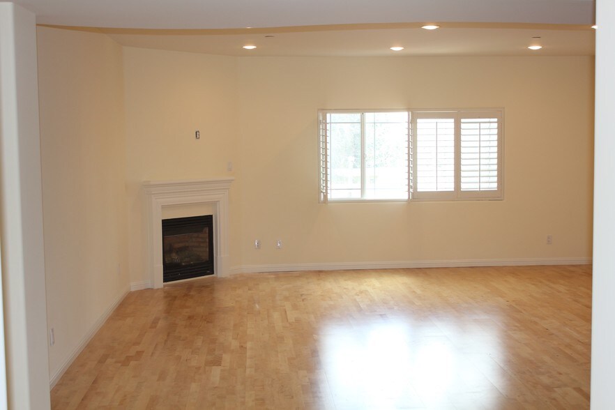 More Photos Of 11501 Hatteras St, North Hollywood Apartments For Sale