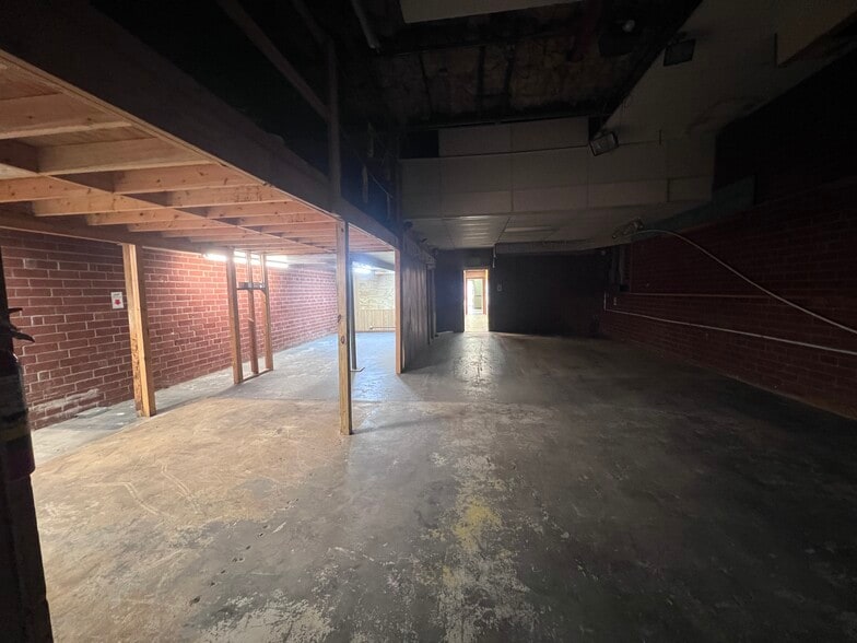 More Photos Of 708 N William St, Goldsboro Light Manufacturing For Lease