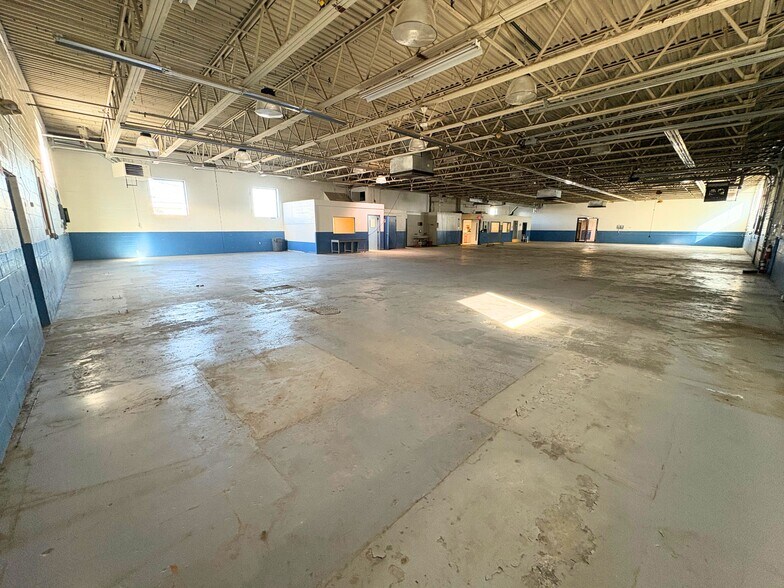 More Photos Of 123 Moore Rd, Weymouth Showroom For Lease