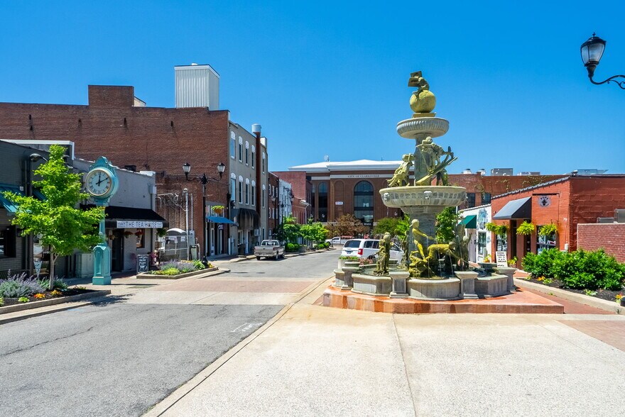 More Photos Of 131 Strawberry Aly, Clarksville General Retail For Lease