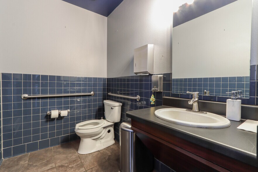 More Photos Of 1740 Park Ave, Plover Storefront Retail Office For Sale