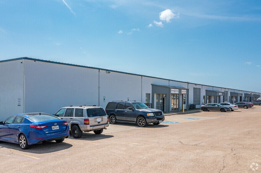 More Photos Of 5029-5047 Martin Luther King Fwy, Fort Worth Unknown For Lease