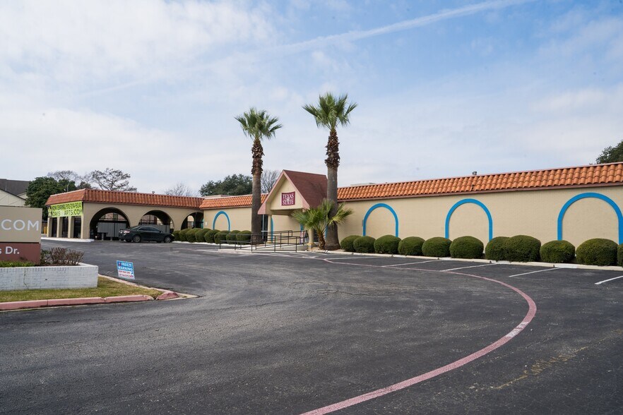 More Photos Of 1635 Aquarena Springs Dr, San Marcos Apartments For Lease