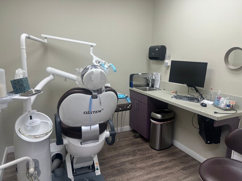 More Photos Of 2812 Long Beach Rd, Oceanside Medical For Lease