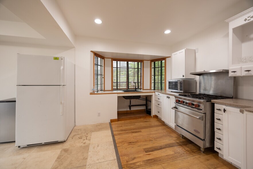 More Photos Of 1016 W Big Bear Blvd, Big Bear City Office Residential For Sale