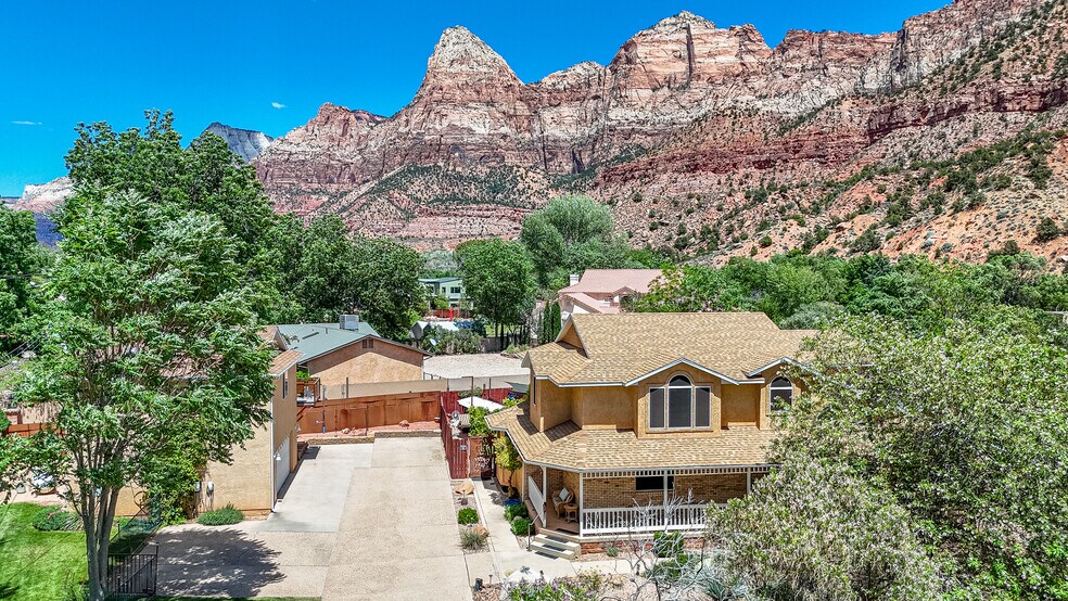 More Photos Of 29 Canyon View Dr, Springdale Hospitality For Sale