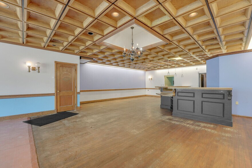 More Photos Of 154 Main St, Painesville General Retail For Lease