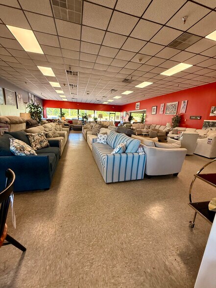 More Photos Of 97 Plaistow Rd, Plaistow Freestanding For Lease