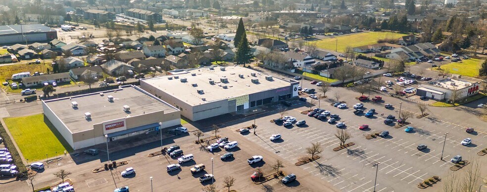 More Photos Of 1880 14th Ave SE, Albany Health Club For Sale