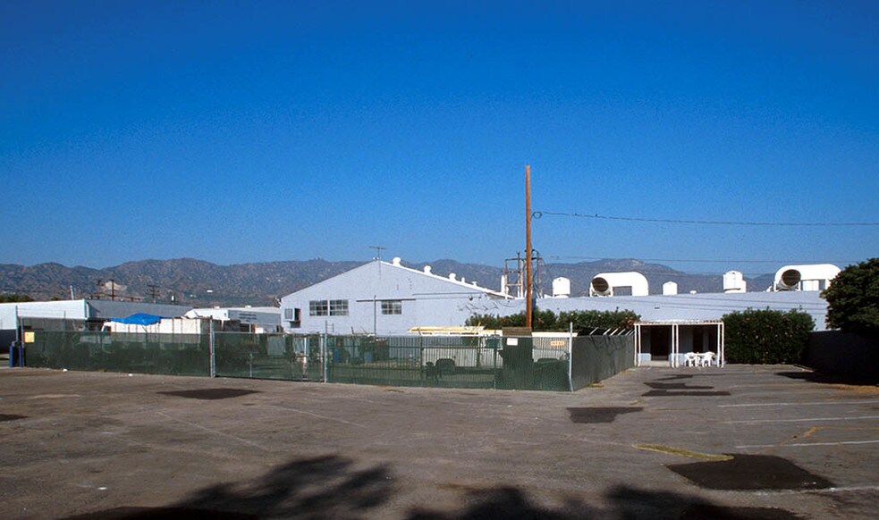 More Photos Of 1120-1208 W Isabel St, Burbank Warehouse For Lease