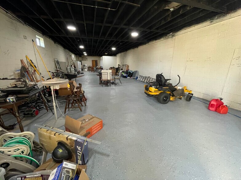 More Photos Of 430 N Commerce Ave, Waynesboro Flex For Sale