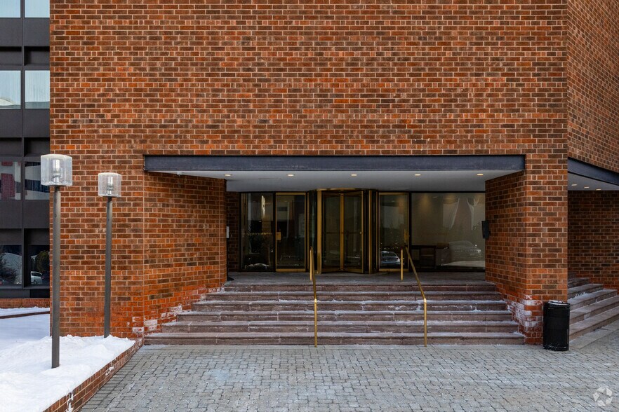 More Photos Of 20 William St, Wellesley Office For Lease