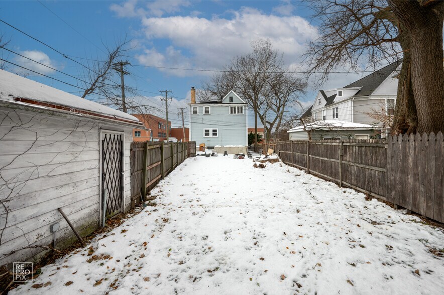 More Photos Of 2043 Asbury Ave, Evanston Multifamily For Sale