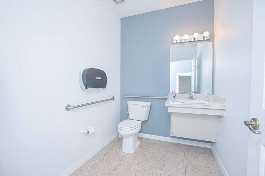 More Photos Of 3206-3208 Hillsdale Ln, Kissimmee Medical For Lease