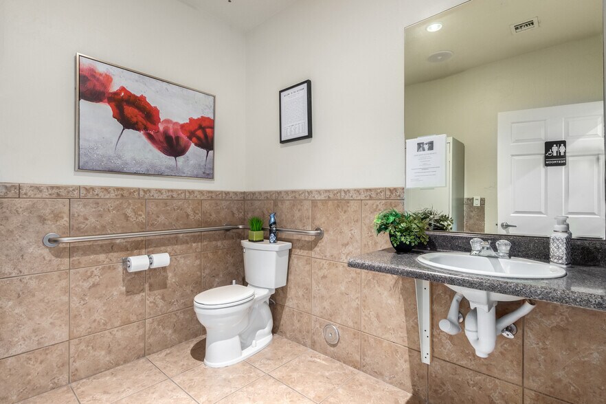 More Photos Of 4045 E Union Hills Dr, Phoenix Medical For Sale