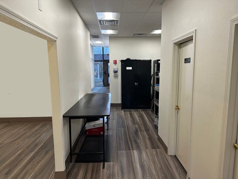 More Photos Of 4 Bud Way, Nashua Flex For Lease