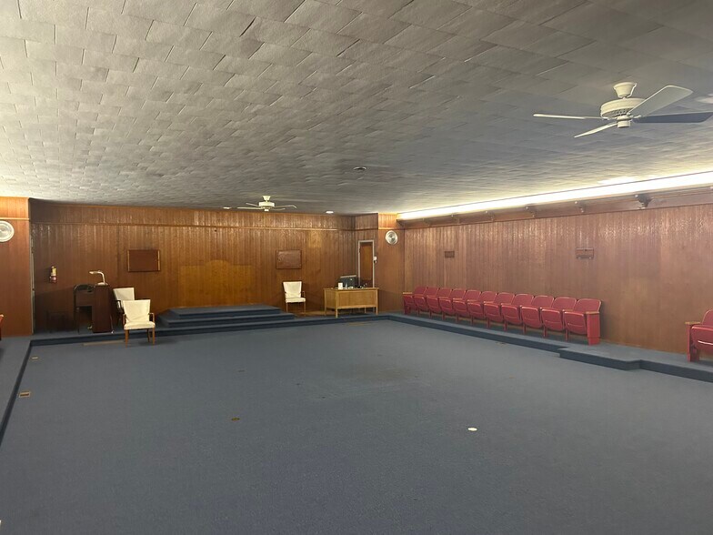 More Photos Of 1913 19th St, Nitro Lodge Meeting Hall For Lease