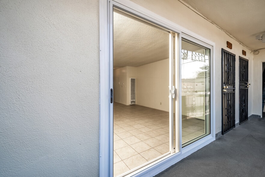 More Photos Of 4956 Romaine St, Los Angeles Apartments For Sale