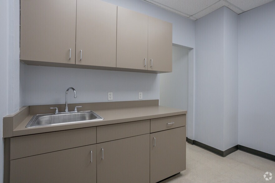 More Photos Of 5151 Mitchelldale St, Houston Unknown For Lease