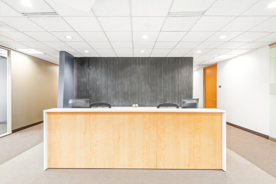 More Photos Of 2000 Town Center, Southfield Coworking Space