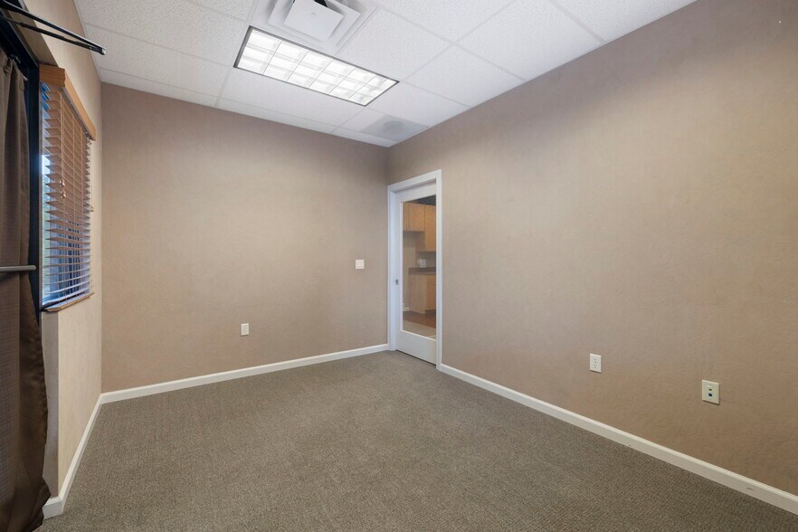More Photos Of 1600 W University Ave, Flagstaff Medical For Sale