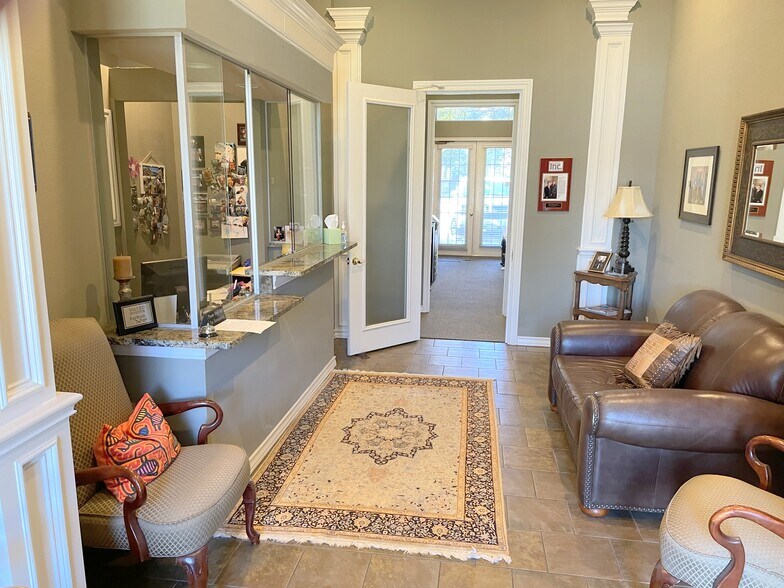 More Photos Of 2931 Oak Park Cir, Fort Worth Office For Lease