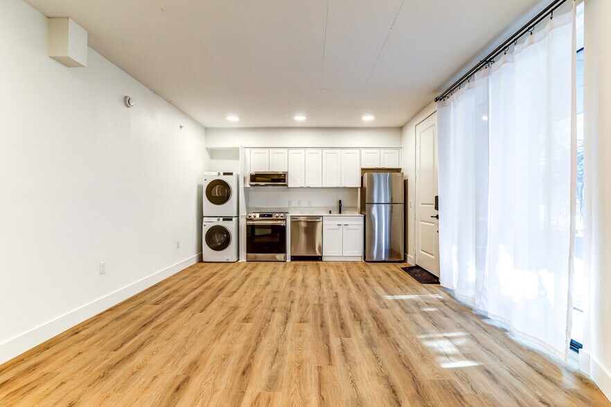 More Photos Of 7606 Girard Ave, La Jolla Apartments For Sale