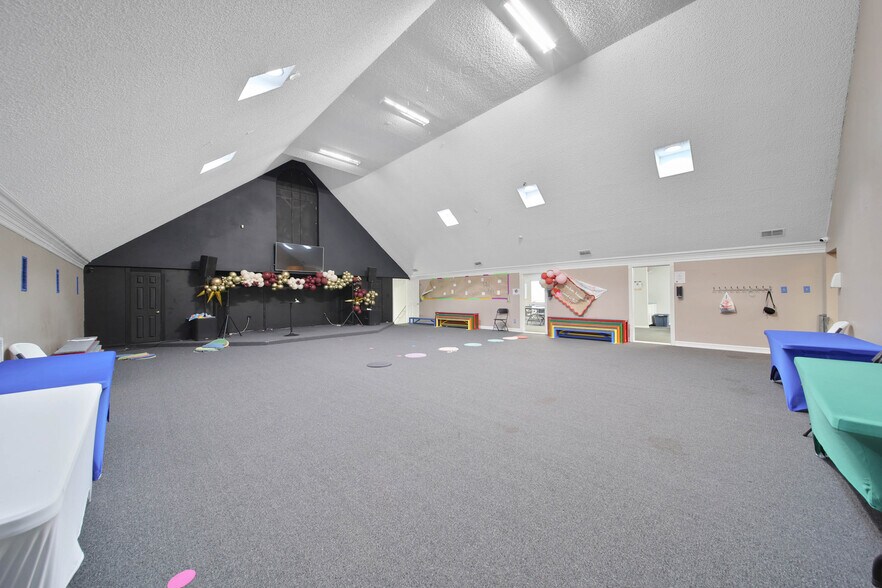 More Photos Of 6265 Shadowbend, The Woodlands Coworking Space