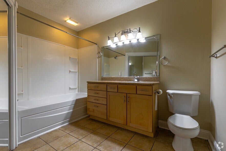 More Photos Of 1001 University Ave, Lubbock Apartments For Lease
