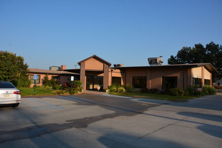 Primary Photo Of 1505 N Adams St, Lexington Skilled Nursing Facility For Sale