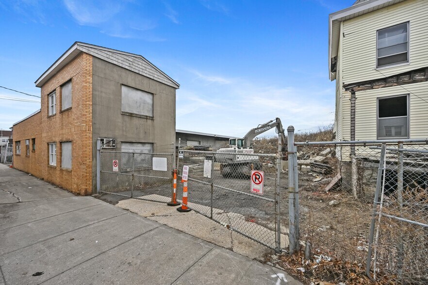 More Photos Of 31 Victory St, Stamford Land For Sale