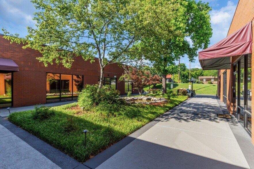 More Photos Of 104-176 Cude Ln, Madison Medical For Lease