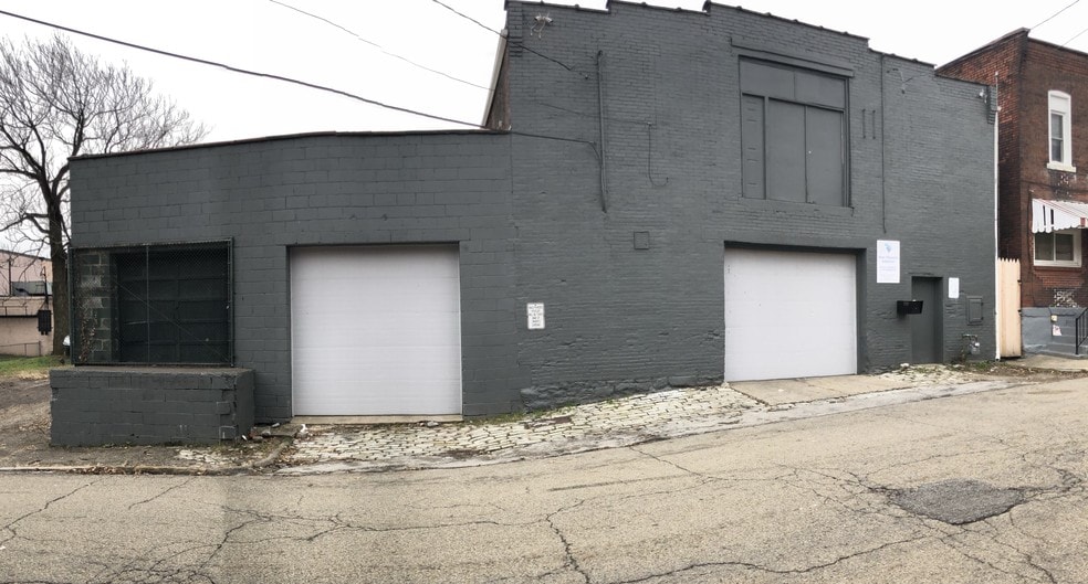 Primary Photo Of 2021 Tustin St, Pittsburgh Warehouse For Lease