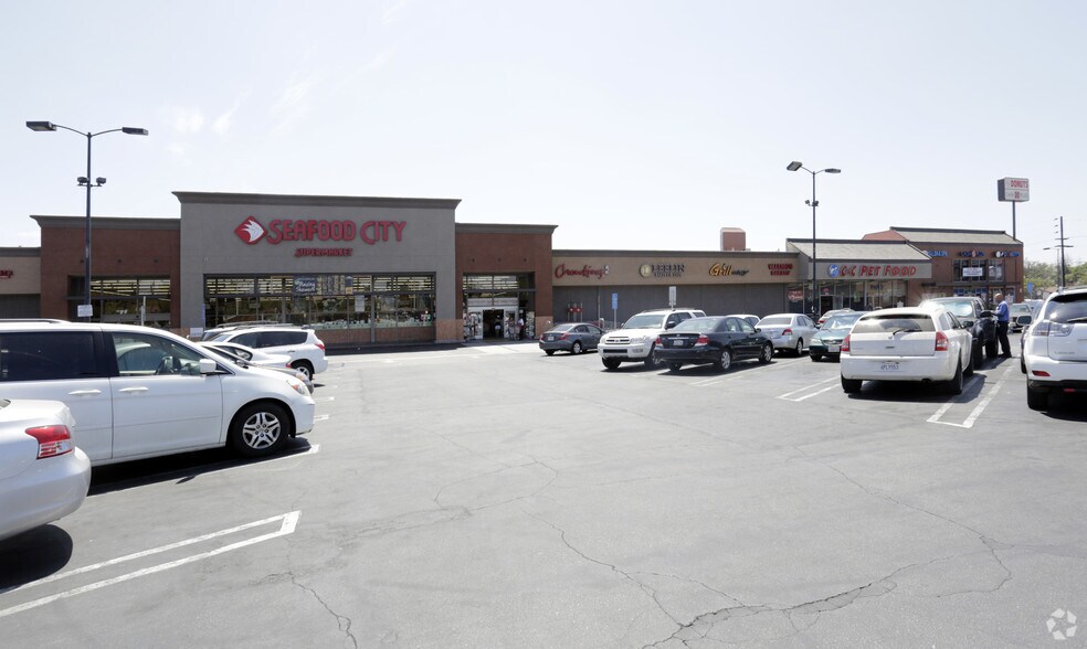 More Photos Of 16130 Nordhoff St, North Hills Unknown For Lease