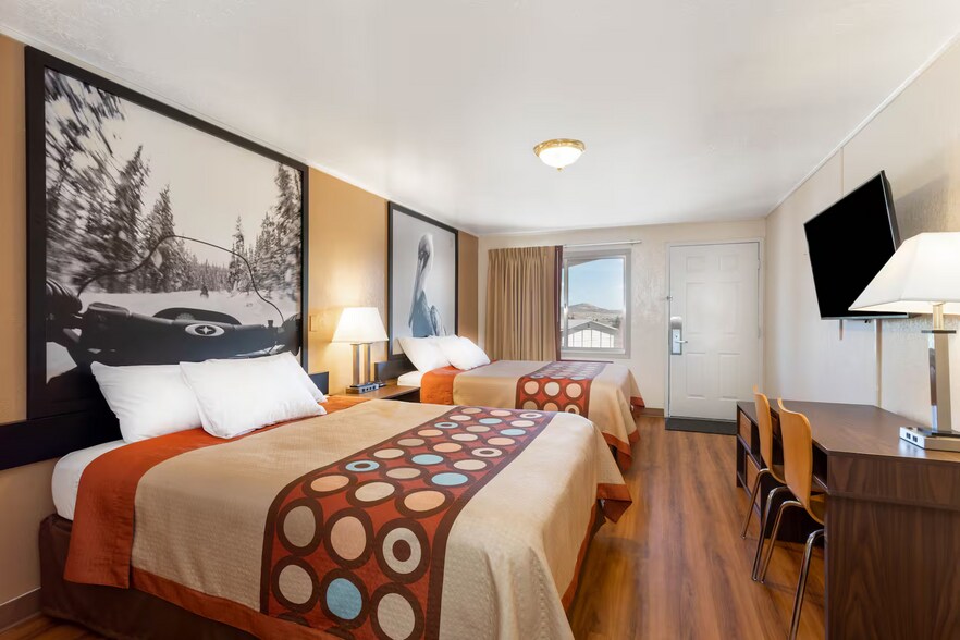 More Photos Of 1710 Harrison Dr, Evanston Hotel For Sale