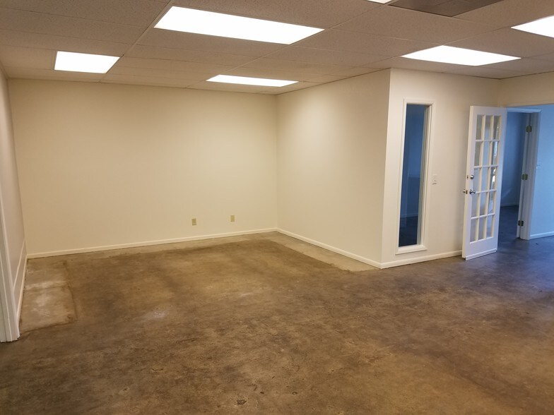 More Photos Of 1713 W Magnolia Blvd, Burbank Office For Lease
