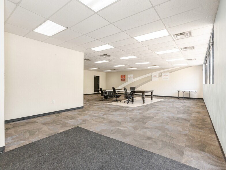 More Photos Of 579 Tunnel Rd, Asheville Freestanding For Lease