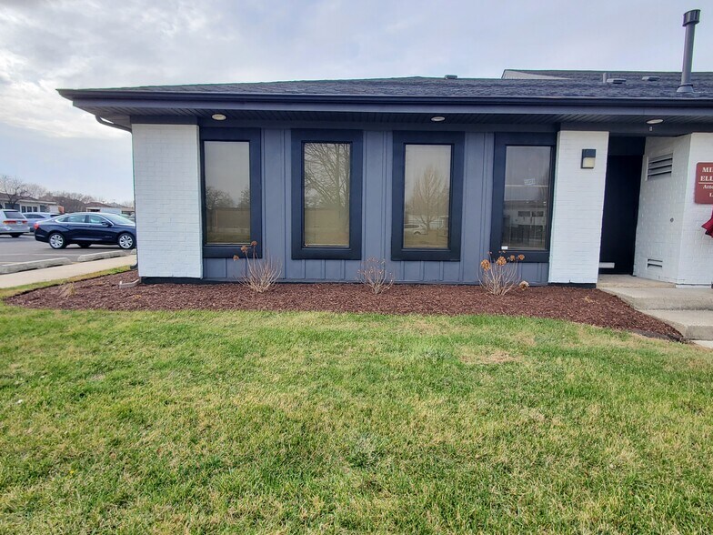 More Photos Of 17500-17516 S Carriageway Dr, Hazel Crest Office For Sale